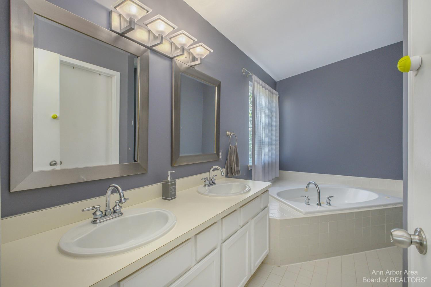 1680 Scio Ridge Road, Unit A Ann Arbor, MI 48103 - Photo 18 of 32 Photo 18