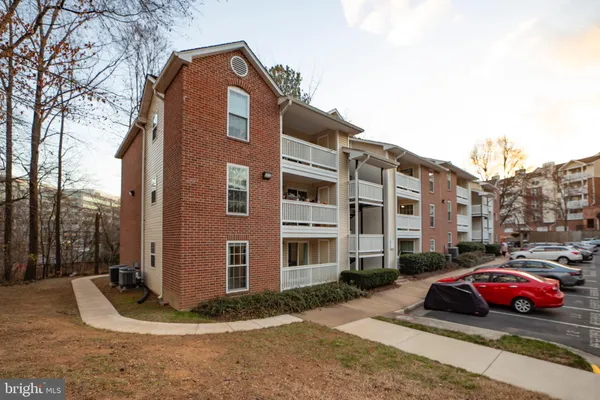 $390,000 | 1501 Lincoln Way, Unit 101, McLean, VA 22102