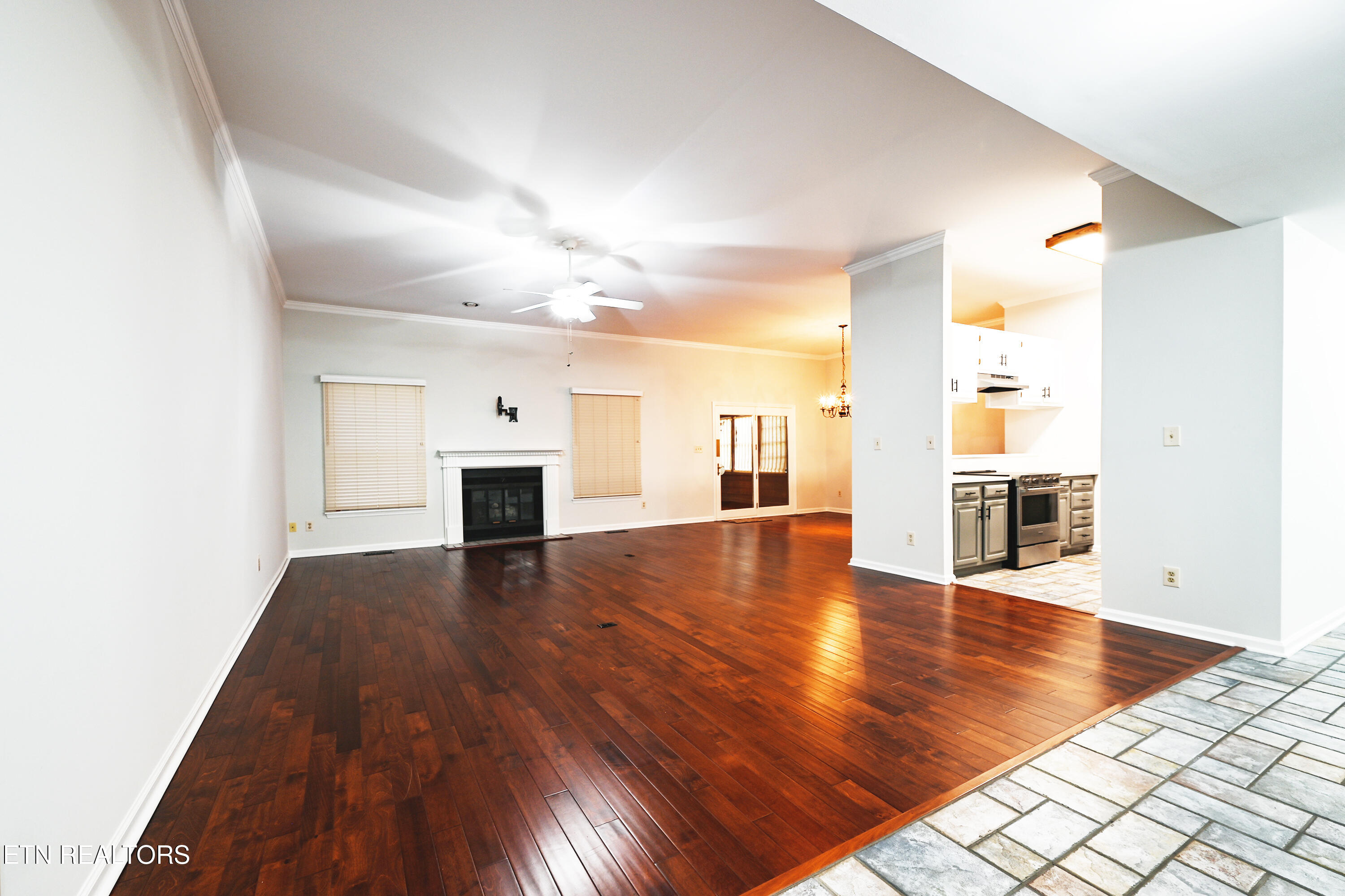 113 Blue Ridge Court Oak Ridge, TN 37830 - Photo 4 of 26 LivingRoom1 (1)