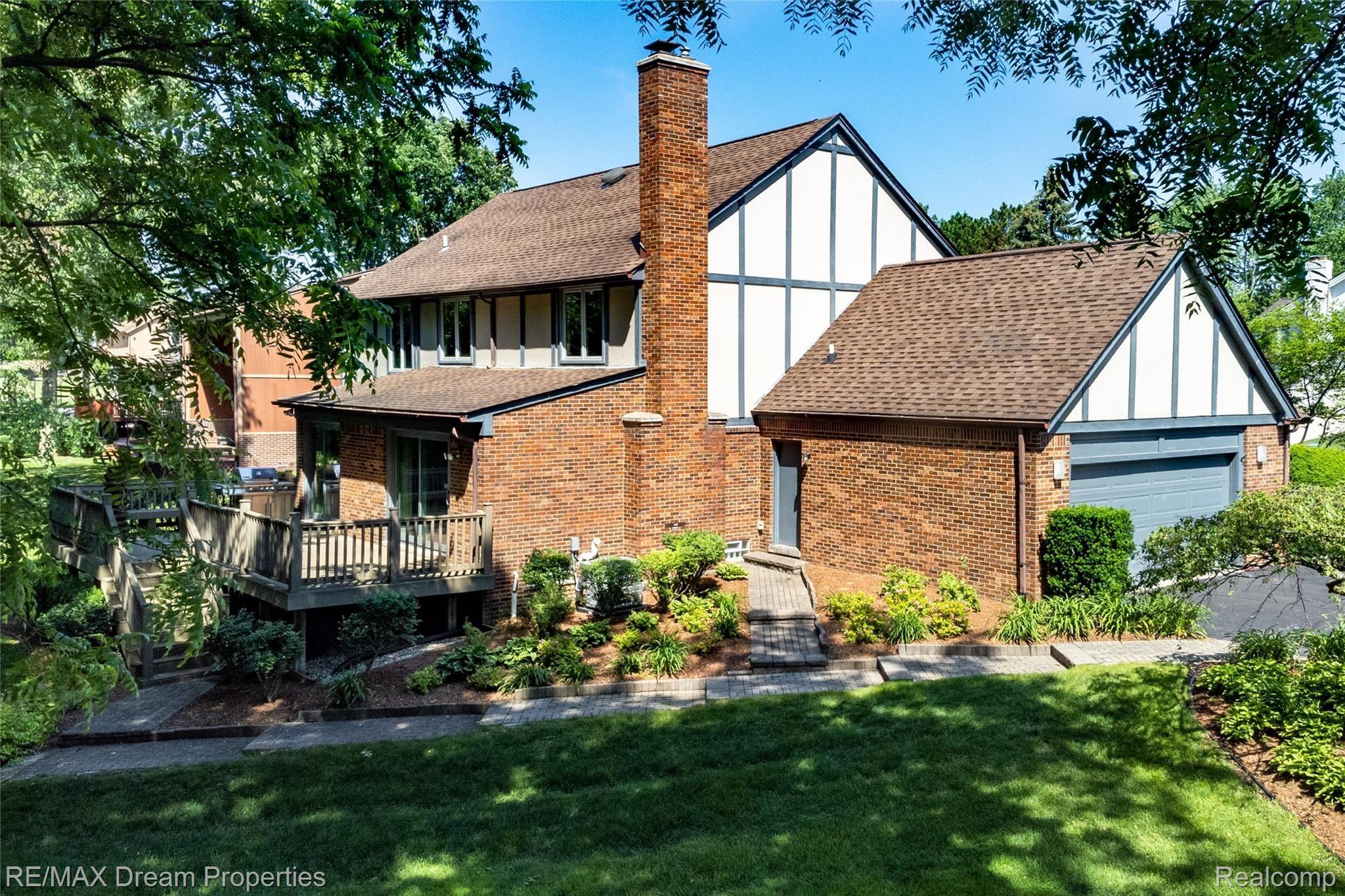 30998 Westwood Road Farmington, MI 48331 - Photo 5 of 47 DJI_0721.jpg