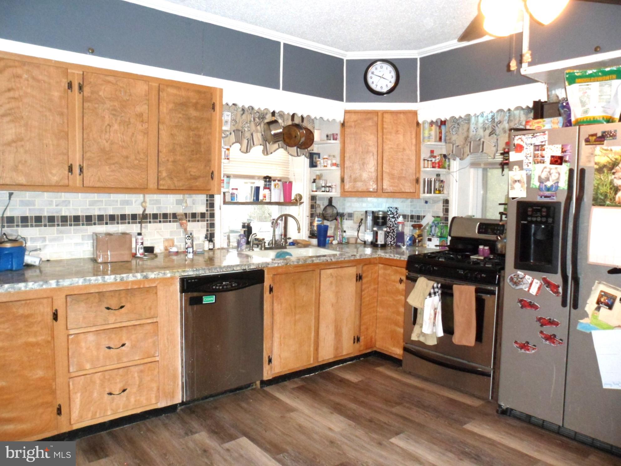 7548 Linglestown Road Harrisburg, PA 17112 - Photo 13 of 44 H1 Large country kitchen