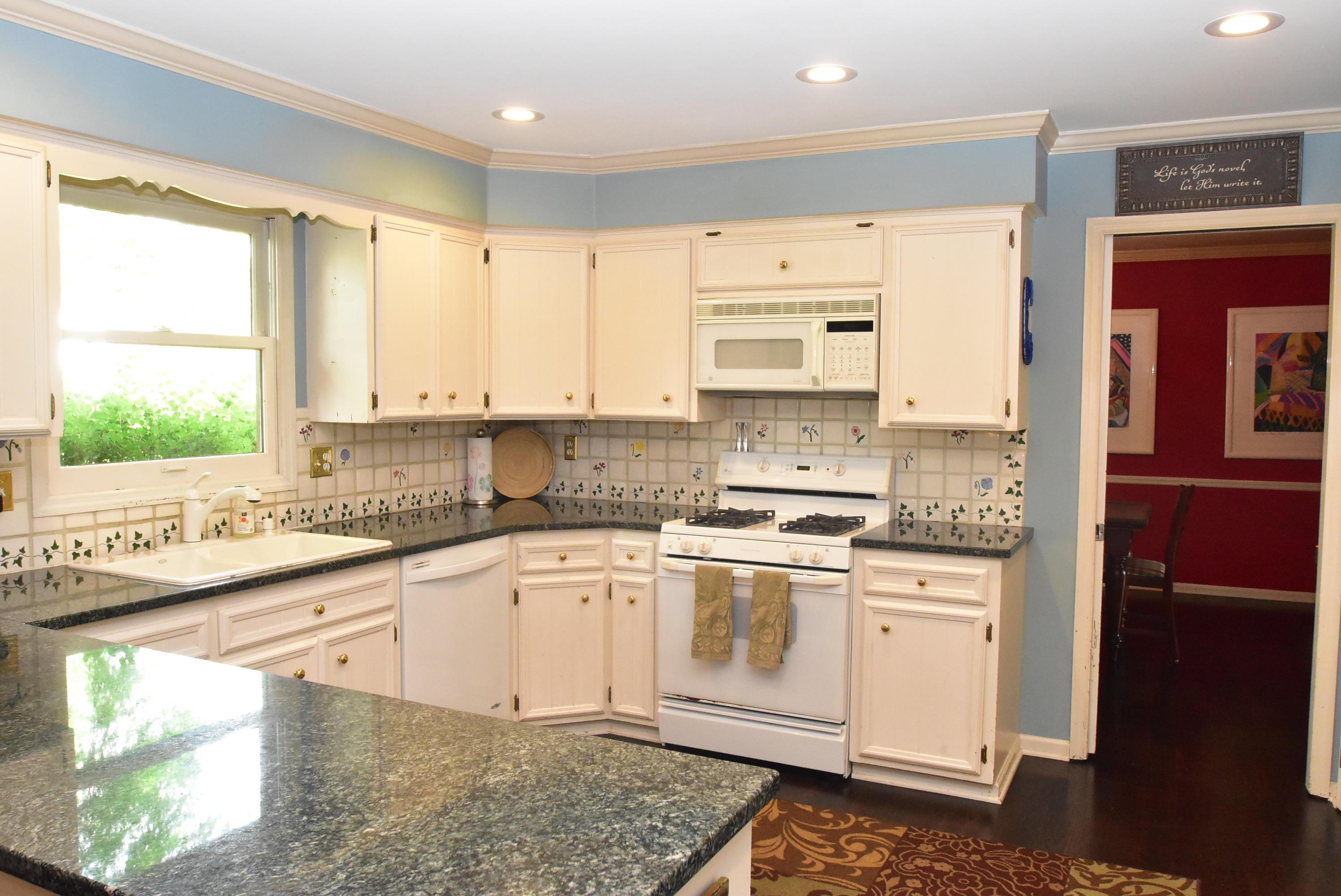 4269 Randmore Road Columbus, OH 43220 - Photo 13 of 30