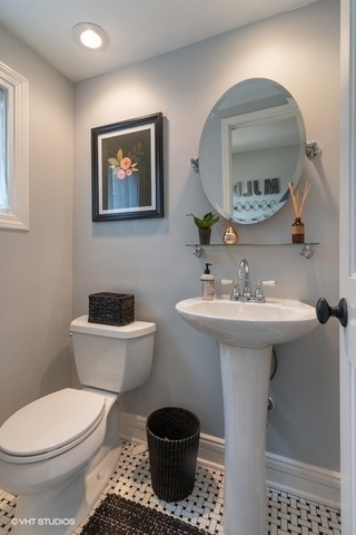 3044 Harrison Street Evanston, IL 60201 - Photo 10 of 30