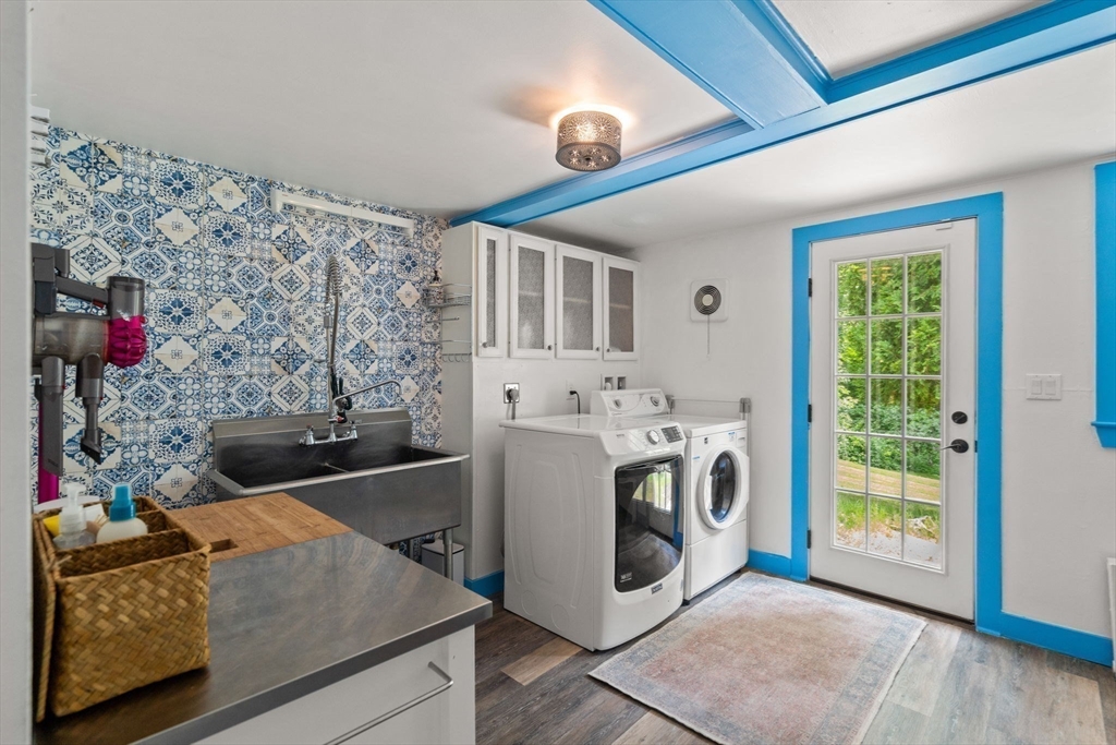 161 Spofford Road Boxford, MA 01921 - Photo 12 of 30 a utility room with dryer and washer