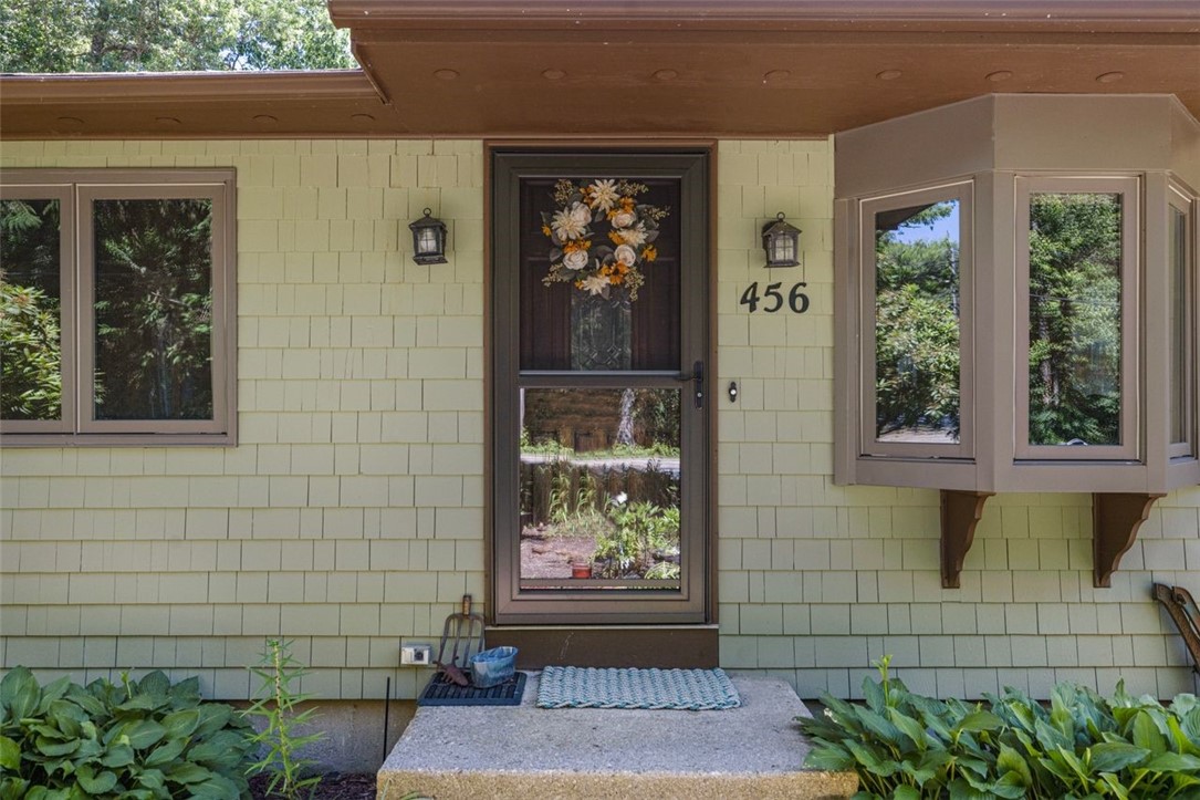 456 Rockland Road Scituate, RI 02857 - Photo 4 of 40