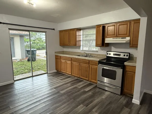 $1,800 | 1110 South H Street, Unit 1106, Lake Worth Beach, FL 33460