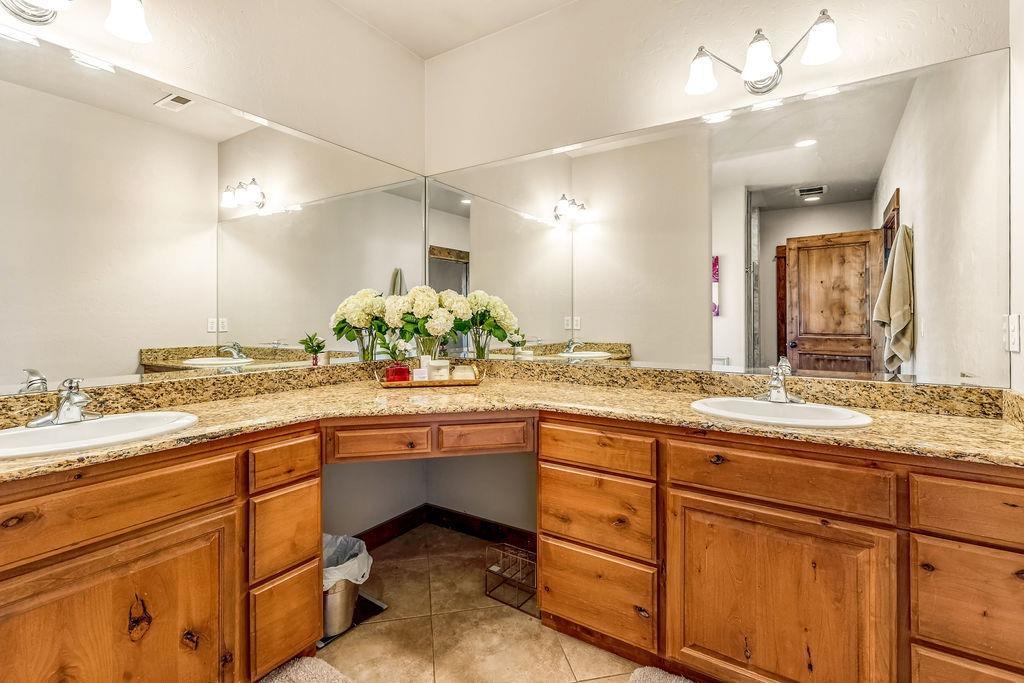 18902 Antioch Road White City, OR 97503 - Photo 15 of 36 Master Bathroom