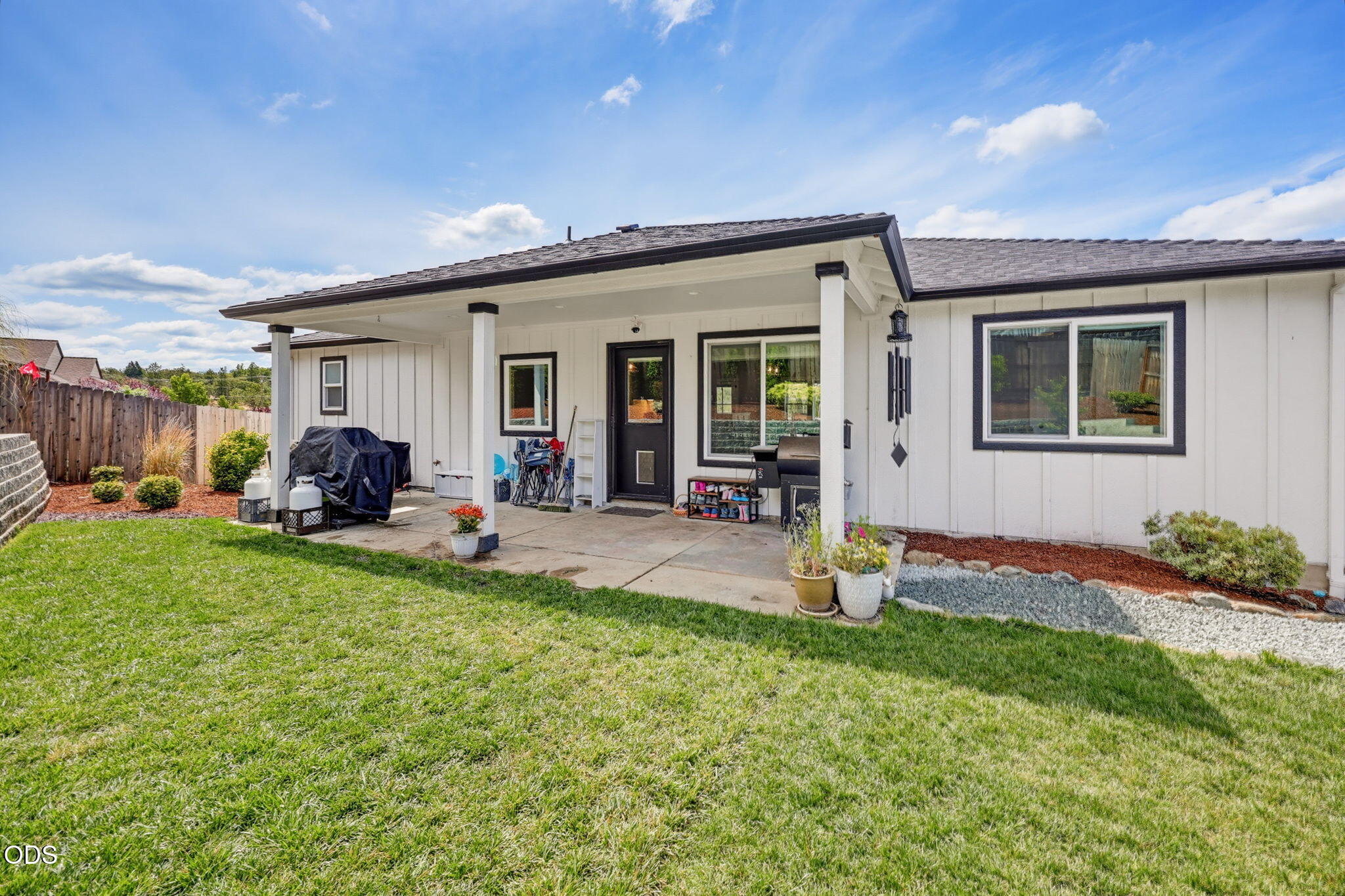 1031 Ruby Meadows Drive Eagle Point, OR 97524 - Photo 33 of 44