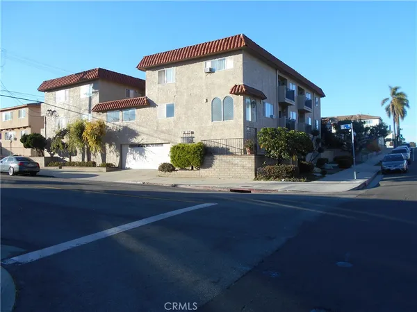$2,100 | 939 South Cabrillo Avenue, Unit 8, San Pedro, CA 90731