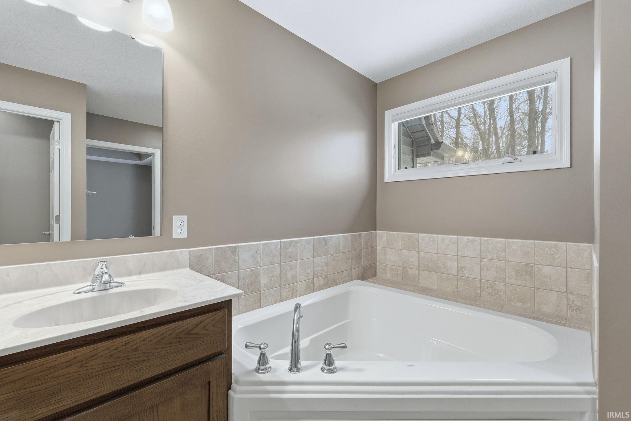 2002 Stone Fountain Chase Fort Wayne, IN 46804 - Photo 14 of 35