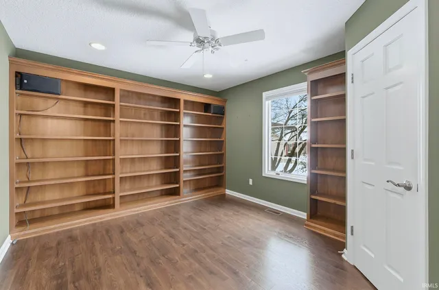 $500,000 | 2002 Stone Fountain Chase, Fort Wayne, IN 46804