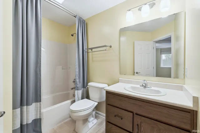 $500,000 | 2002 Stone Fountain Chase, Fort Wayne, IN 46804