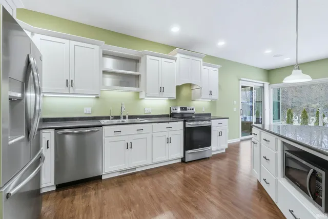 $500,000 | 2002 Stone Fountain Chase, Fort Wayne, IN 46804