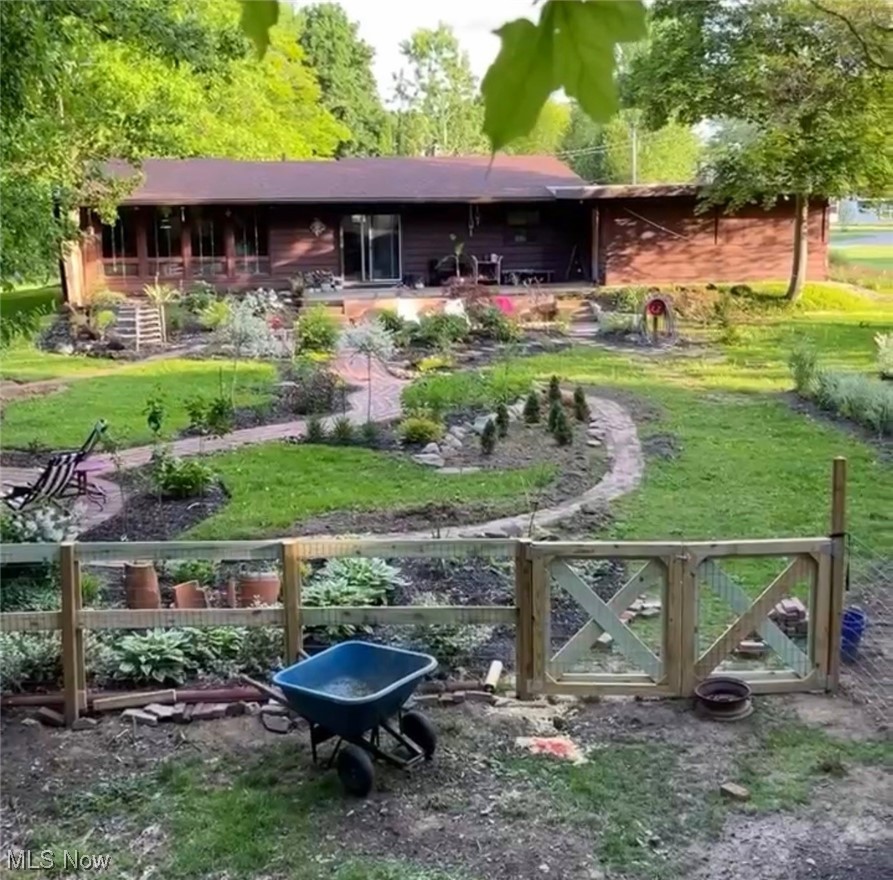 2525 Reimer Road Wadsworth, OH 44281 - Photo 3 of 50 Back yard looking toward the back of the house