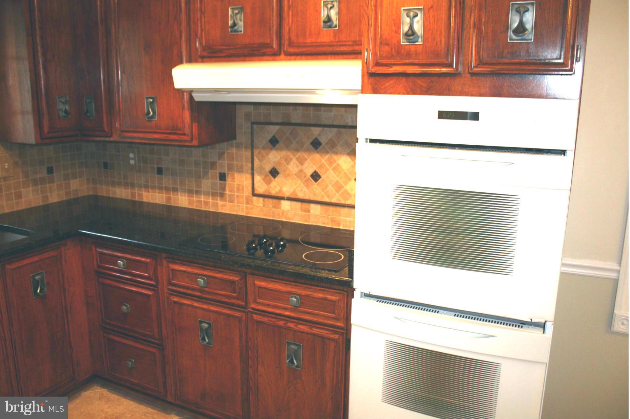 8310 Crown Court Road Alexandria, VA 22308 - Photo 8 of 30 Kitchen