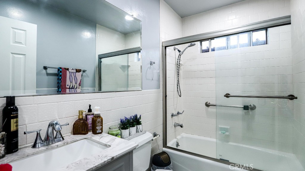 11821 Easy Way Garden Grove, CA 92840 - Photo 27 of 48 a bathroom with a bathtub and a sink
