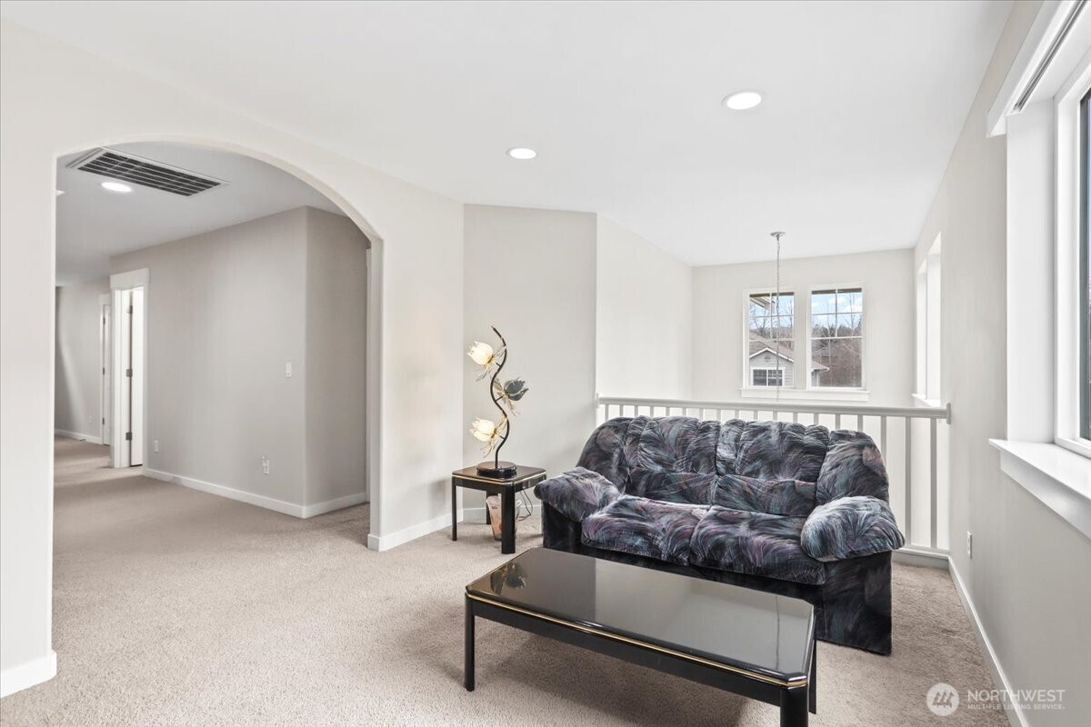 901 Jericho Place Northeast Renton, WA 98059 - Photo 24 of 38 a living room with furniture and a window