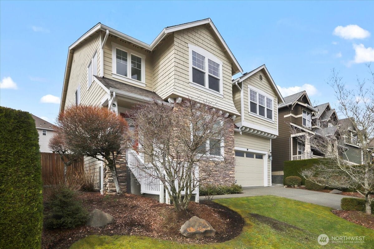 901 Jericho Place Northeast Renton, WA 98059 - Photo 35 of 38 a front view of a house with a yard