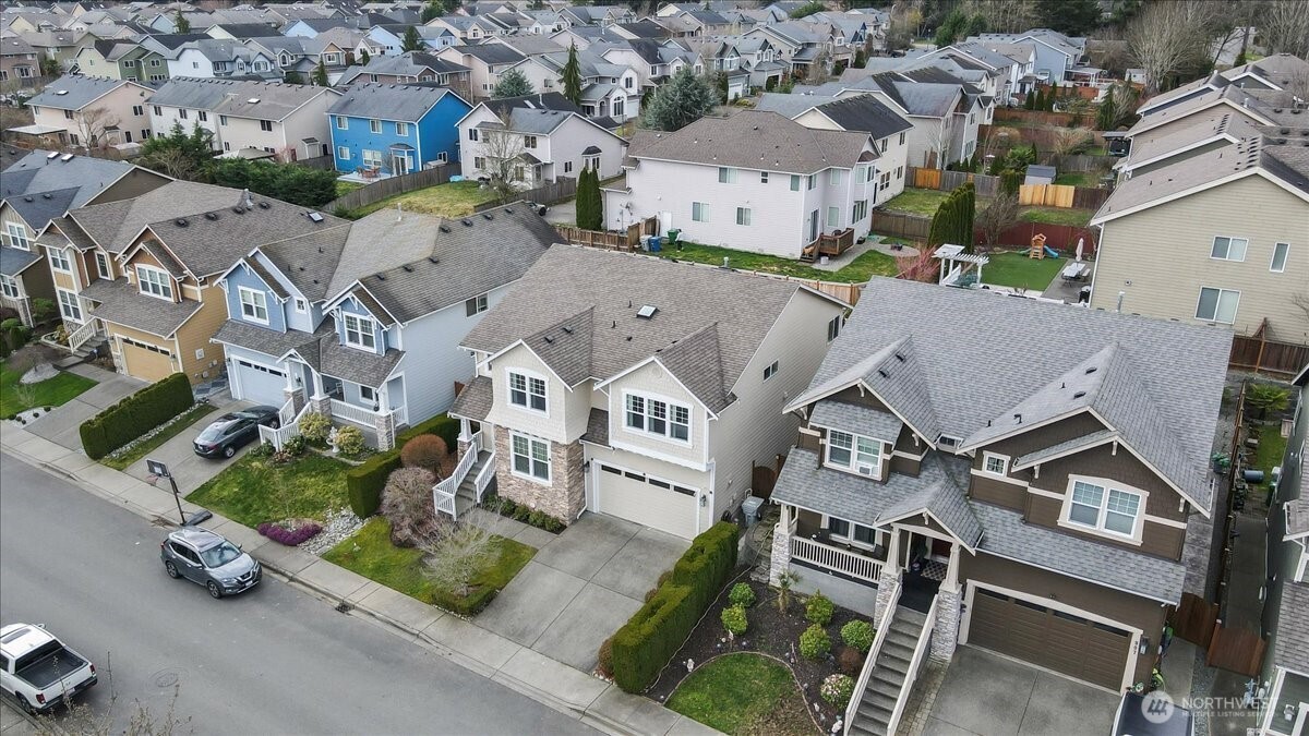 901 Jericho Place Northeast Renton, WA 98059 - Photo 37 of 38 an aerial view of residential houses with outdoor space