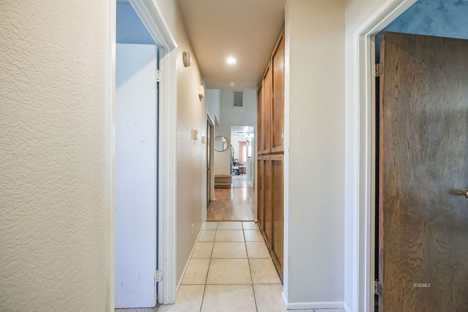 425 Mt Shasta Circle Ridgecrest, CA 93555 - Photo 30 of 47 a view of a hallway