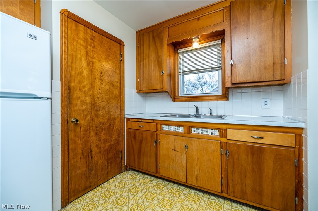 1506 West Schaaf Road Cleveland, OH 44109 - Photo 3 of 25 Gallery Image 3