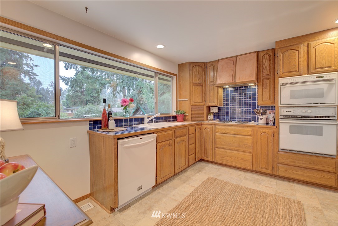 9315 Northeast 175th Street Bothell, WA 98011 - Photo 7 of 25 Gallery Image 7