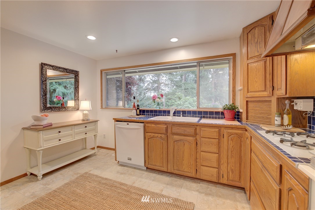 9315 Northeast 175th Street Bothell, WA 98011 - Photo 8 of 25 Gallery Image 8