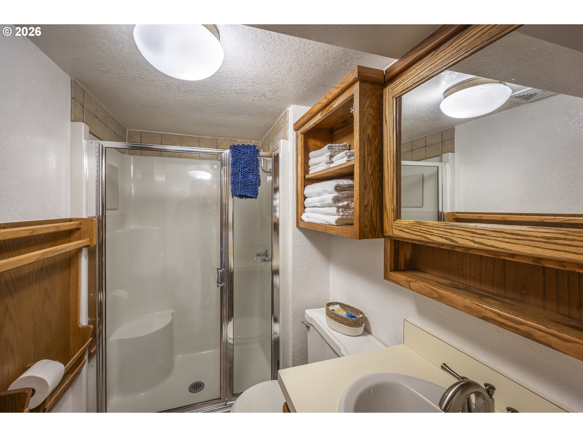 88426 2nd Avenue Florence, OR 97439 - Photo 29 of 45 a bathroom with a sink and a mirror