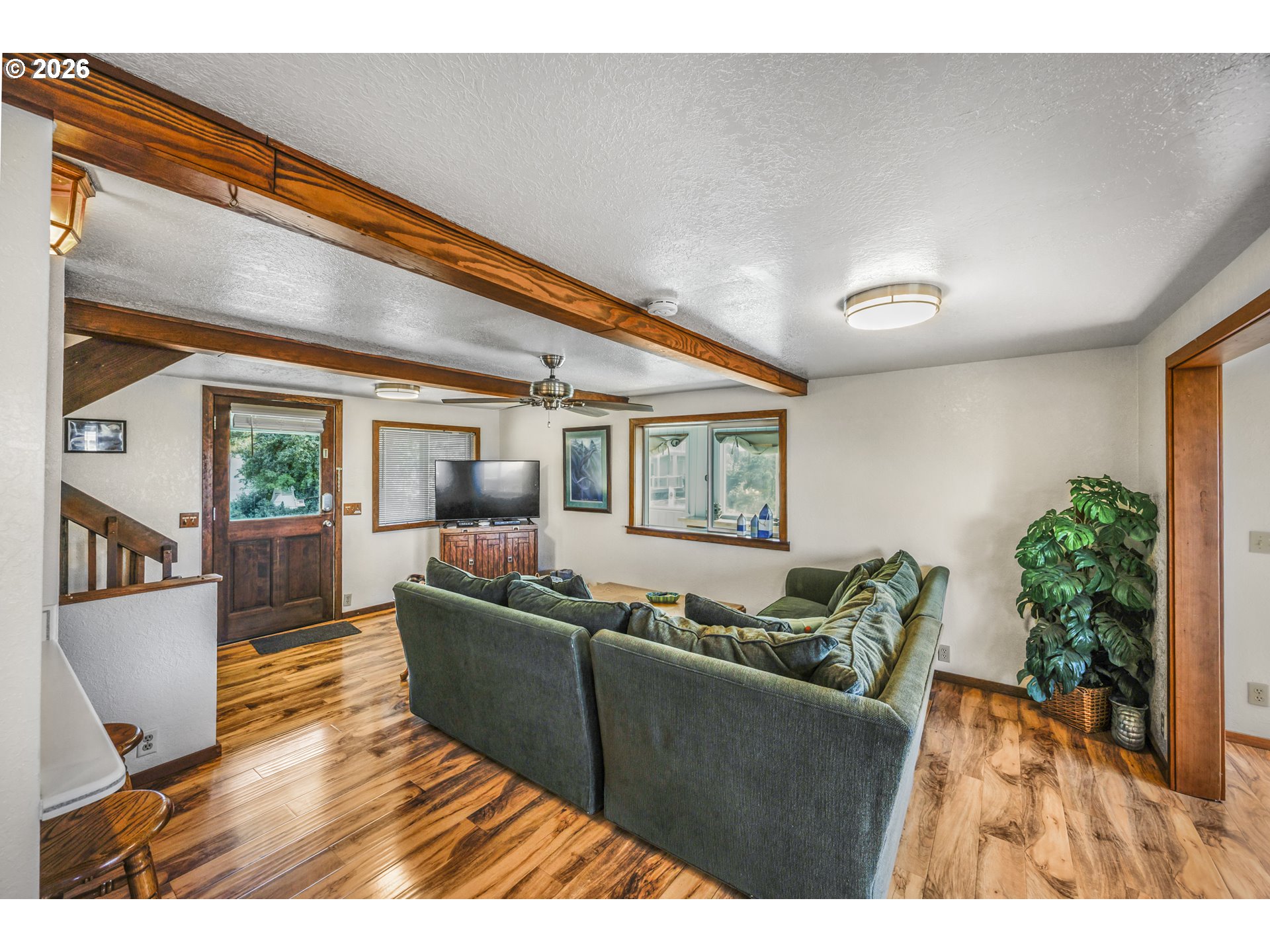 88426 2nd Avenue Florence, OR 97439 - Photo 7 of 45 a living room with furniture and a potted plant