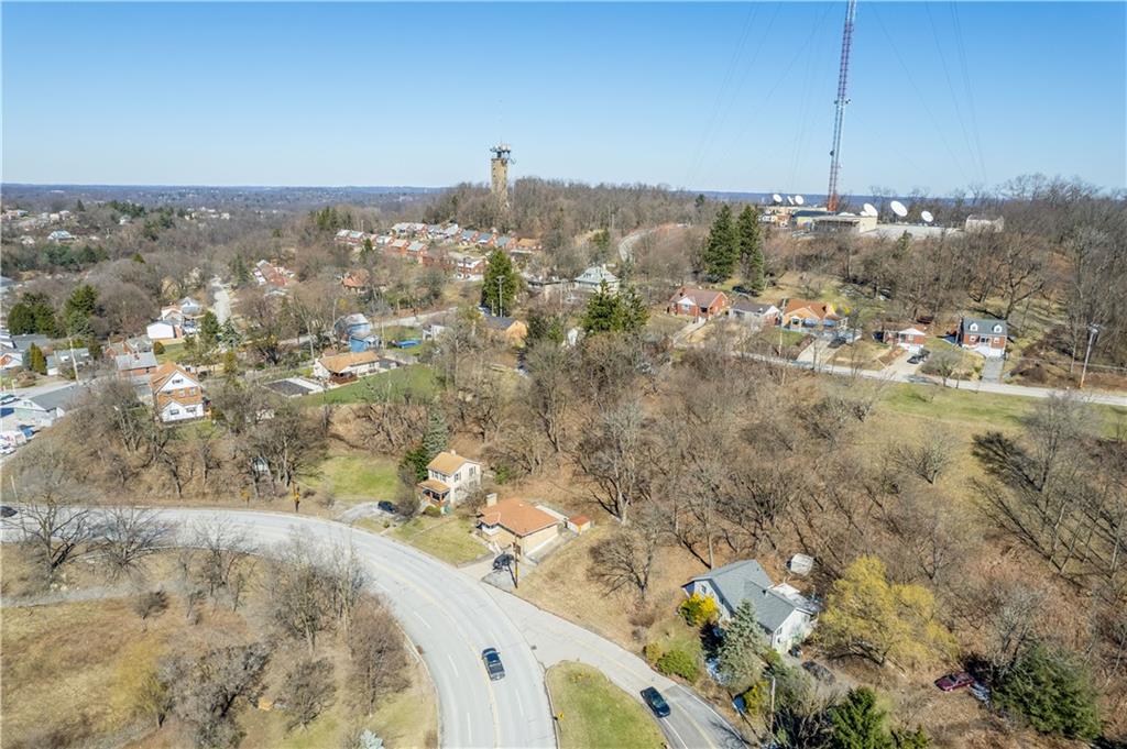 4224 Evergreen Road Pittsburgh, PA 15214 - Photo 8 of 12 a view of a city