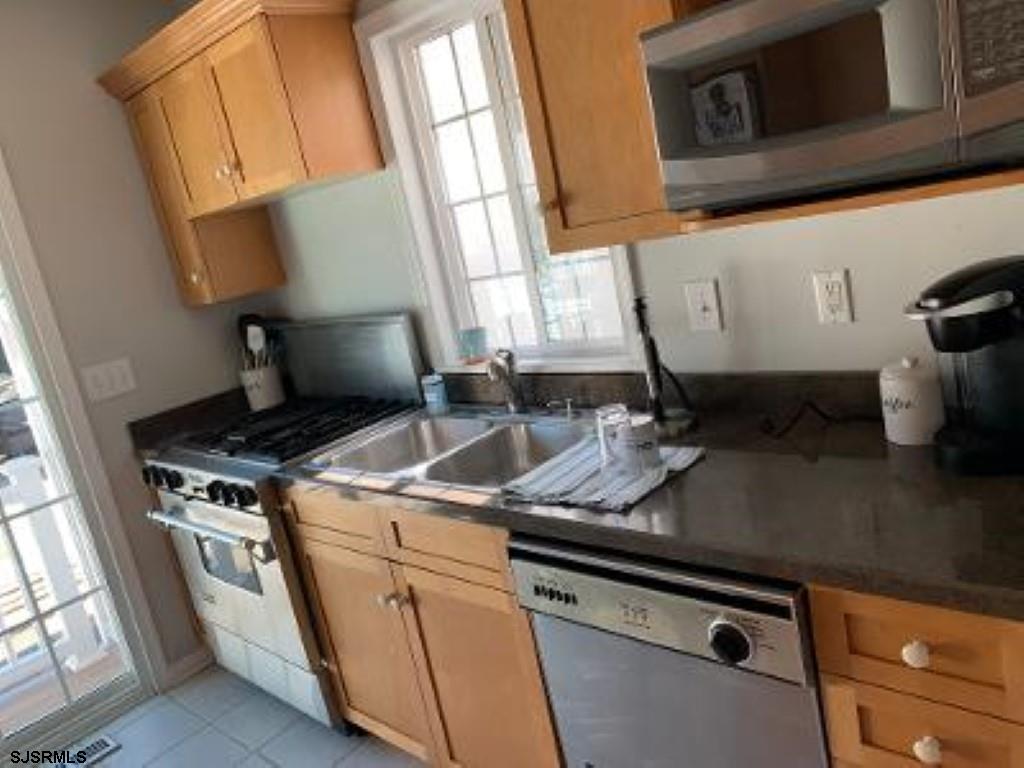 27 North Frontenac Avenue, Unit WINTER RENTAL Margate City, NJ 08402 - Photo 5 of 19