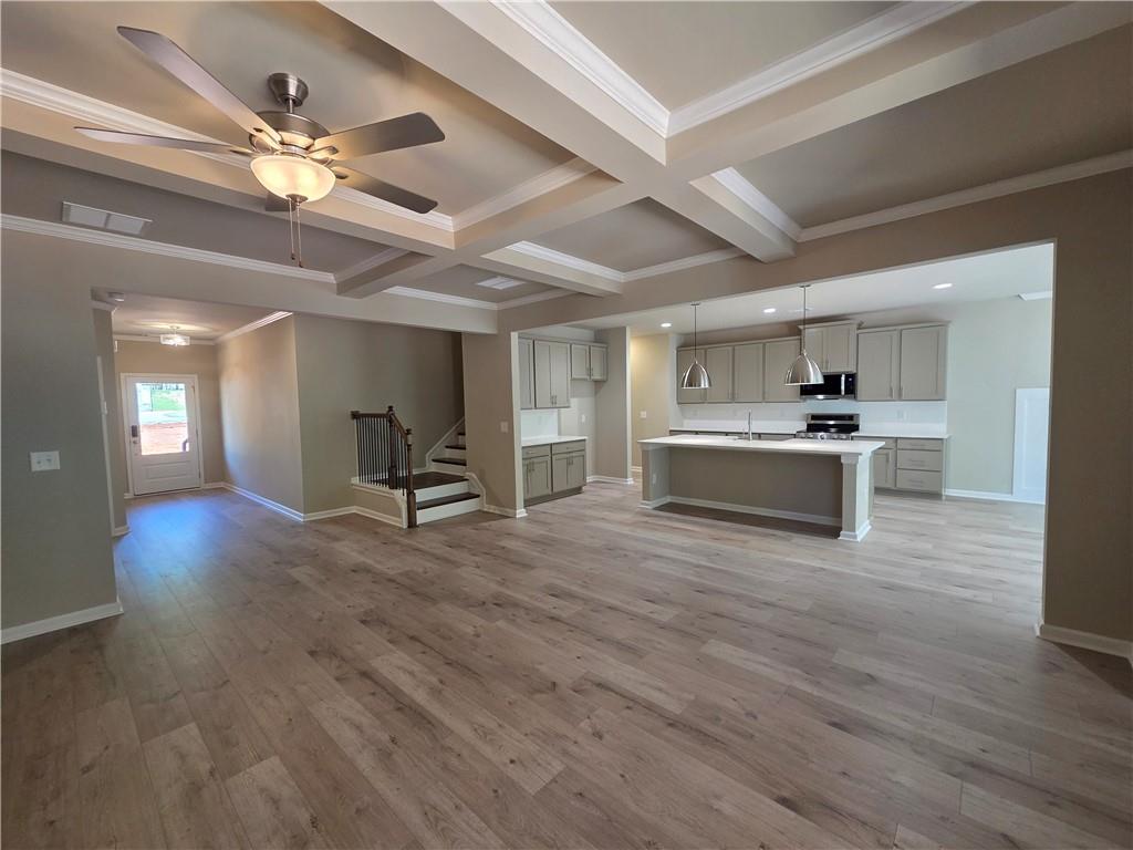 293 Meadows Drive Bethlehem, GA 30620 - Photo 14 of 34 a view of a livingroom with a kitchen