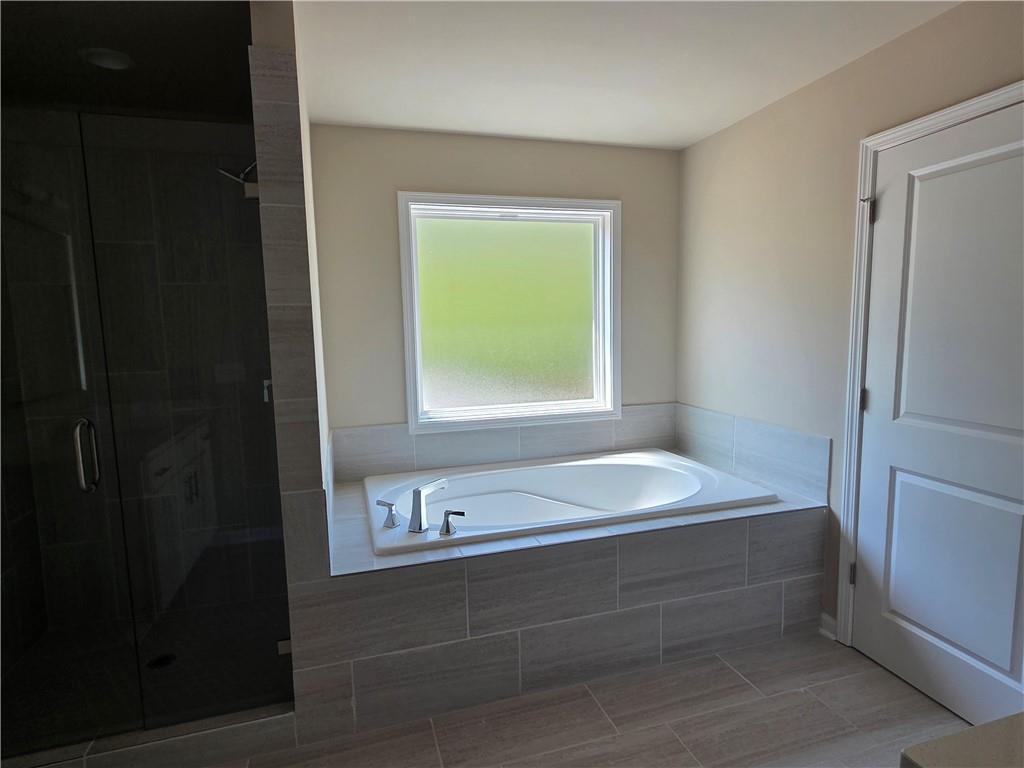 293 Meadows Drive Bethlehem, GA 30620 - Photo 33 of 34 a bathroom with a tub sink and window