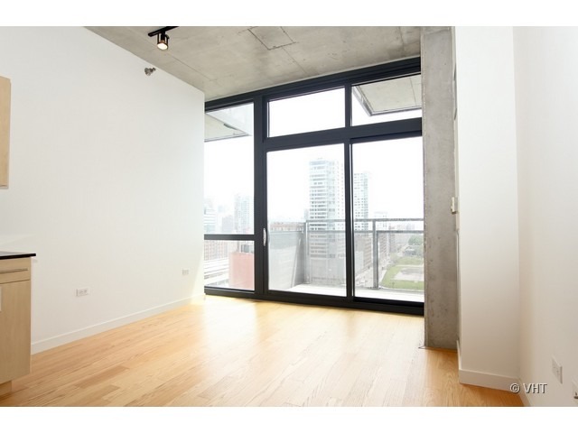235 West Van Buren Street, Unit 1704 Chicago, IL 60607 - Photo 2 of 10