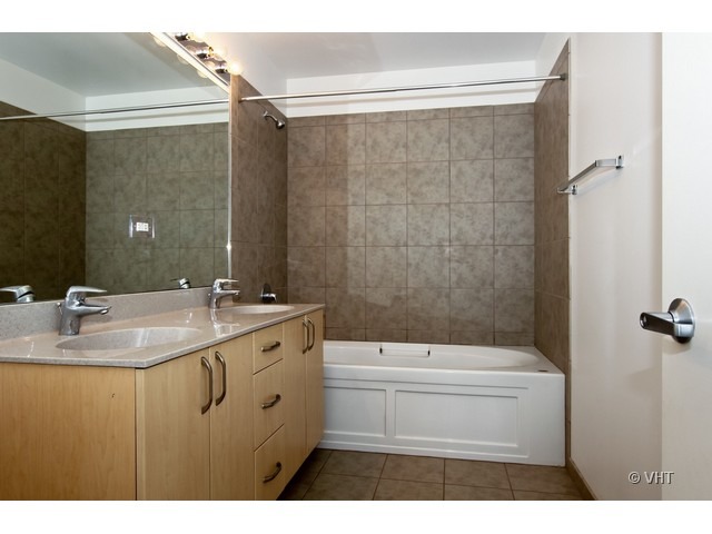 235 West Van Buren Street, Unit 1704 Chicago, IL 60607 - Photo 5 of 10
