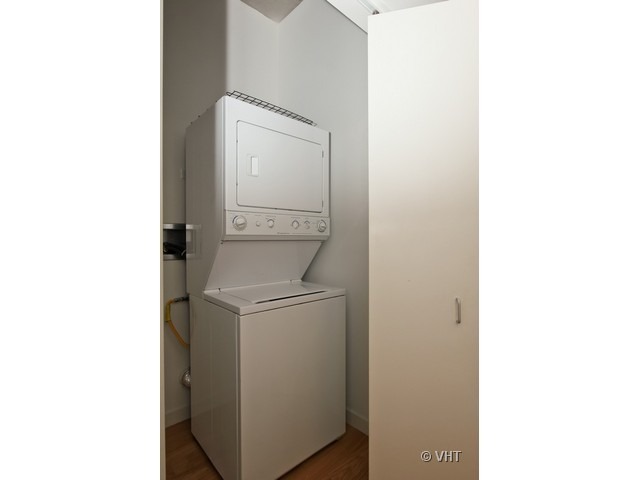 235 West Van Buren Street, Unit 1704 Chicago, IL 60607 - Photo 8 of 10