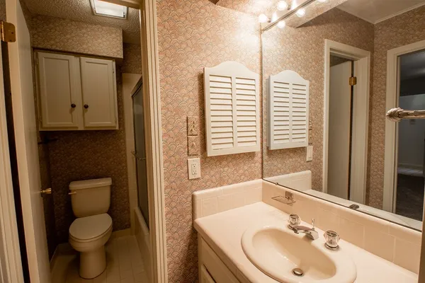 $2,100 | 1127 Lois Street, Kerrville, TX 78028