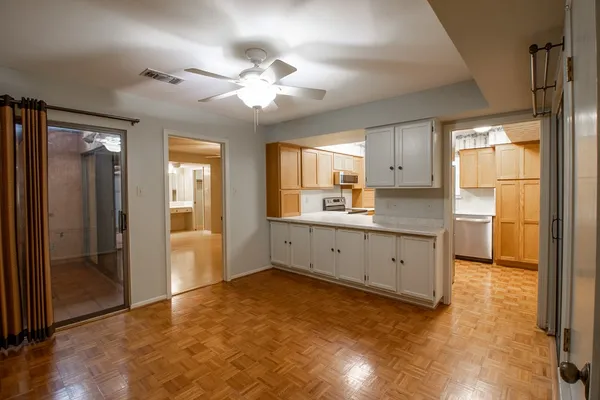 $2,100 | 1127 Lois Street, Kerrville, TX 78028