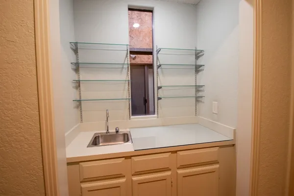 $2,100 | 1127 Lois Street, Kerrville, TX 78028