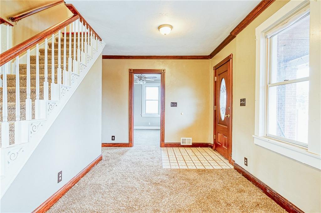 545 Fort Couch Road Pittsburgh, PA 15241 - Photo 4 of 21 Living Room or Office or Play Area