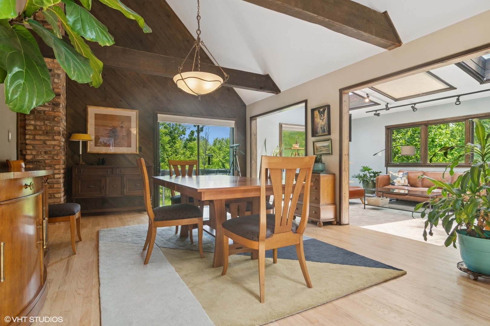 284 Oxford Road North Barrington, IL 60010 - Photo 14 of 48 a view of a livingroom with furniture window and outside view