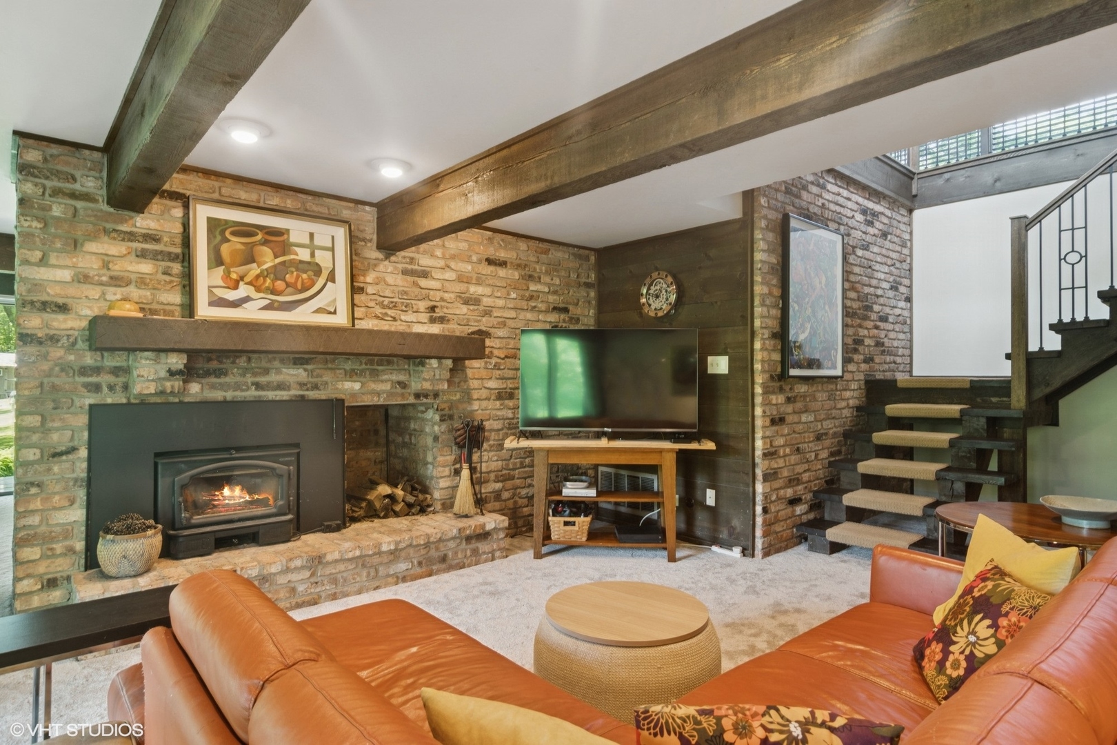 284 Oxford Road North Barrington, IL 60010 - Photo 25 of 48 a view of a livingroom with furniture window and wooden floor