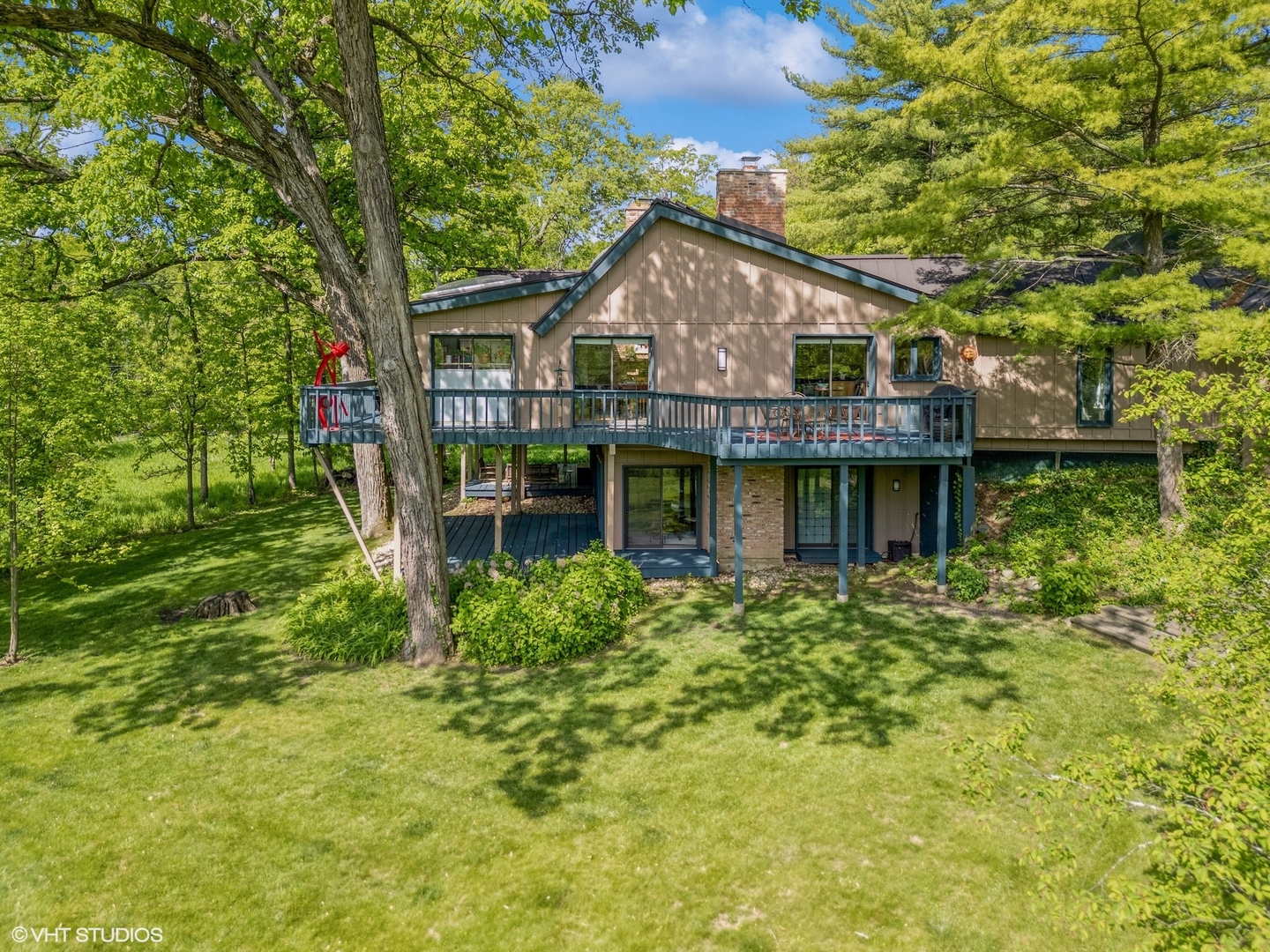 284 Oxford Road North Barrington, IL 60010 - Photo 32 of 48 a view of a house with a yard