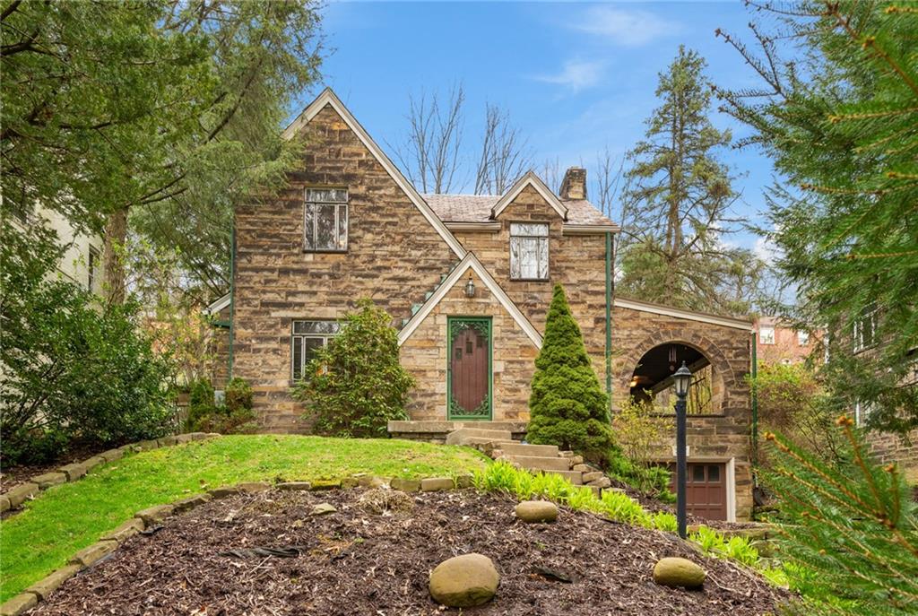 257 Cascade Road Pittsburgh, PA 15221 - Photo 3 of 25 Gallery Image 3