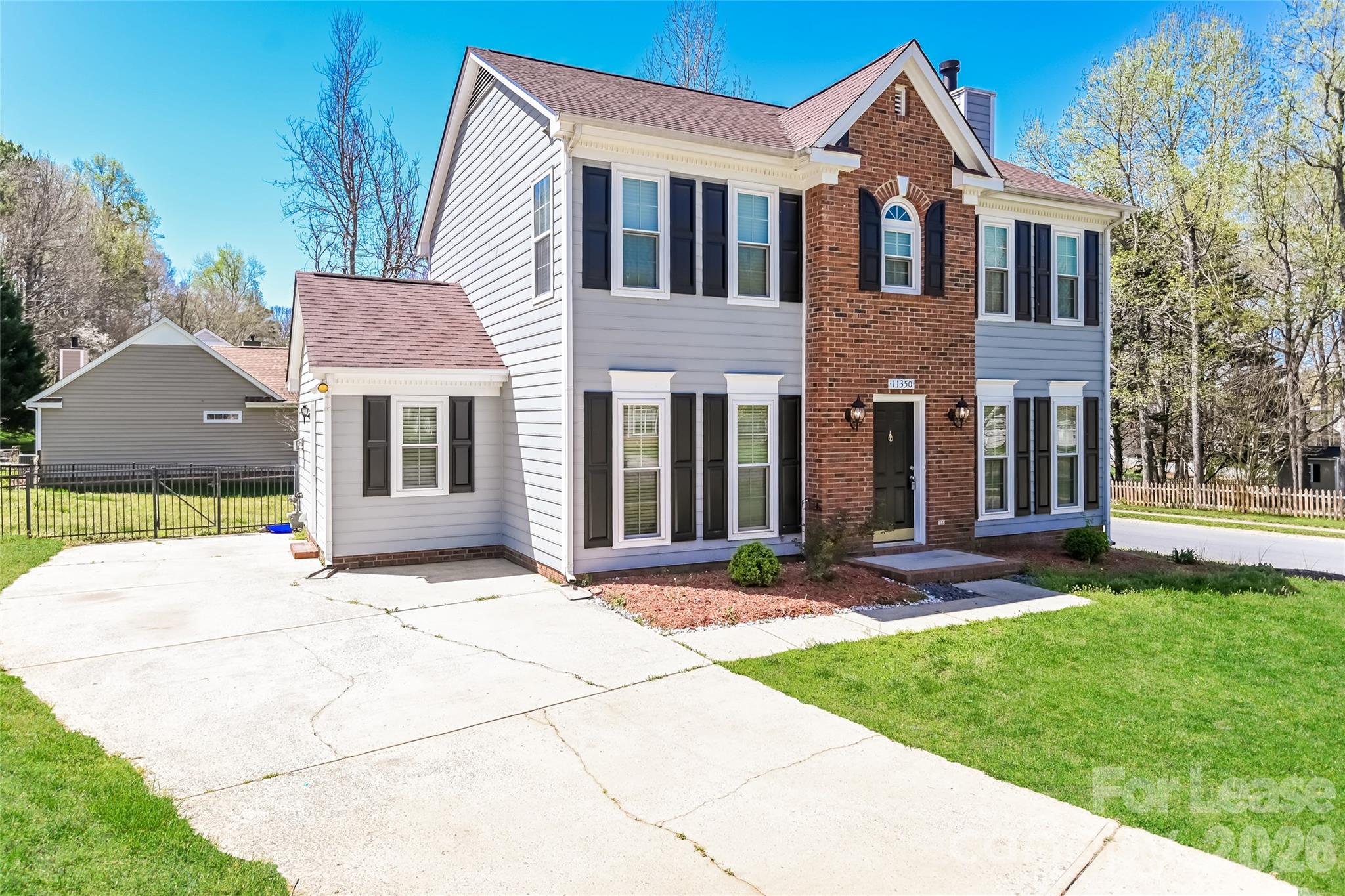 11350 Clayford Ridge Charlotte, NC 28215 - Photo 2 of 15