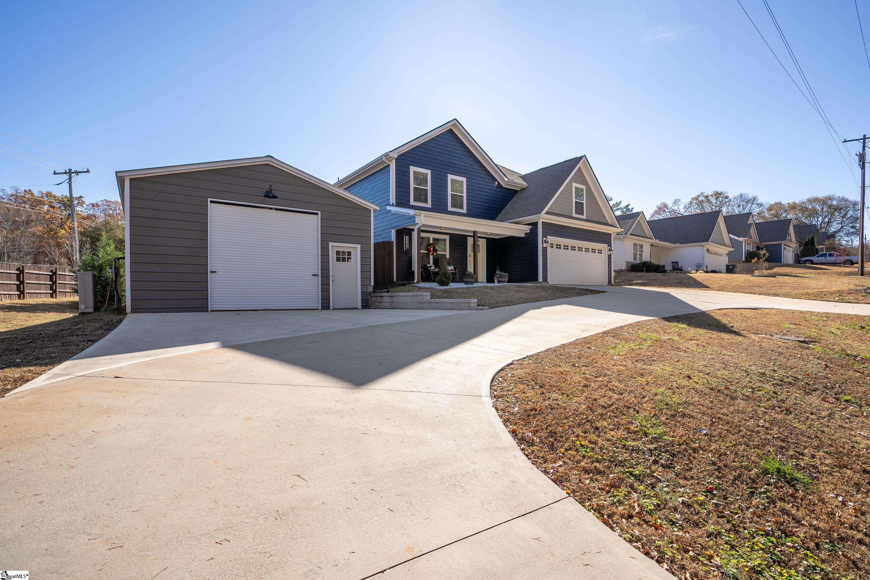 2636 Holiday Road Greer, SC 29651 - Photo 3 of 34