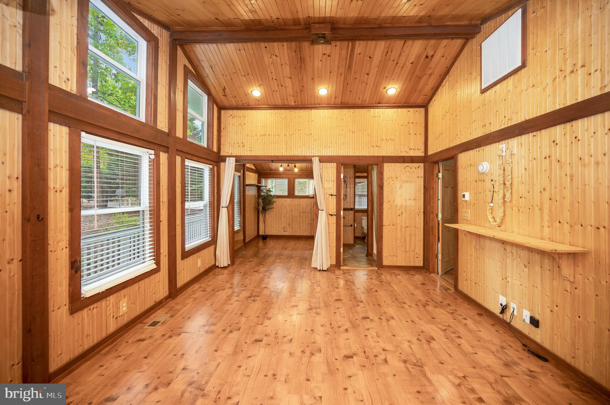 4239 Lakeview Parkway Locust Grove, VA 22508 - Photo 14 of 65 Wainscotting walls