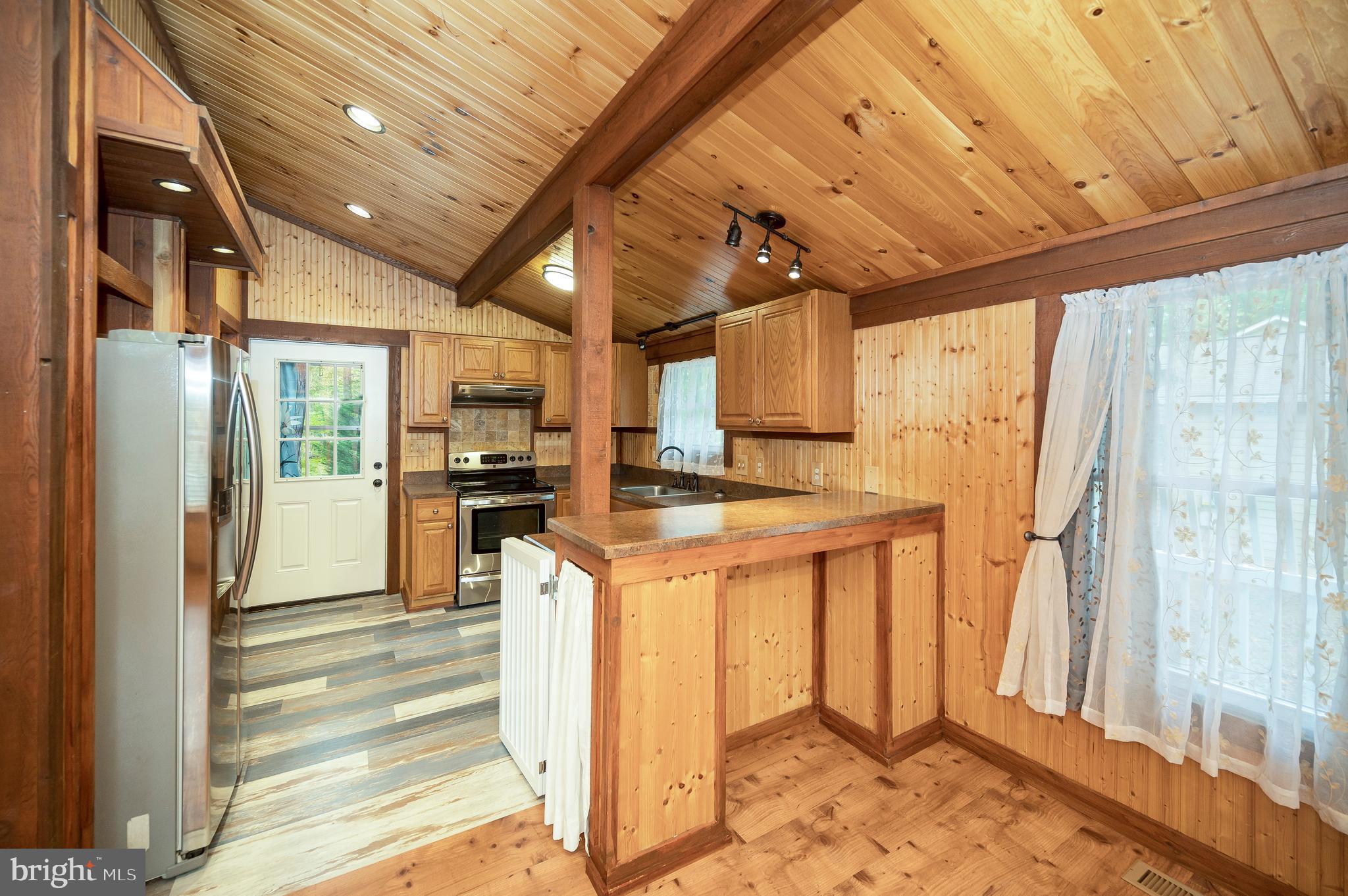 4239 Lakeview Parkway Locust Grove, VA 22508 - Photo 17 of 65 a kitchen with stainless steel appliances granite countertop a refrigerator and a sink