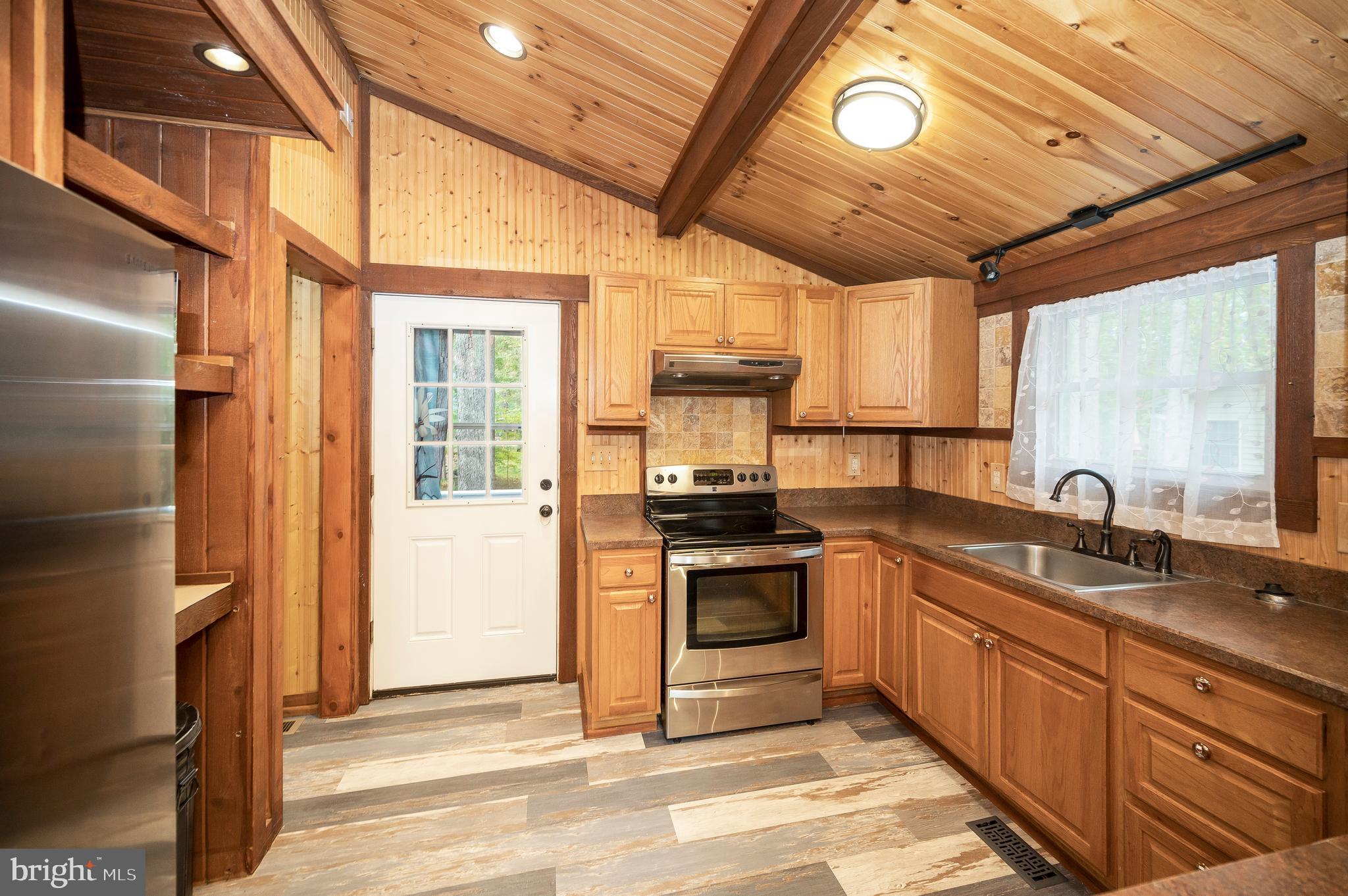 4239 Lakeview Parkway Locust Grove, VA 22508 - Photo 18 of 65 a kitchen with stainless steel appliances granite countertop a sink a stove and a refrigerator