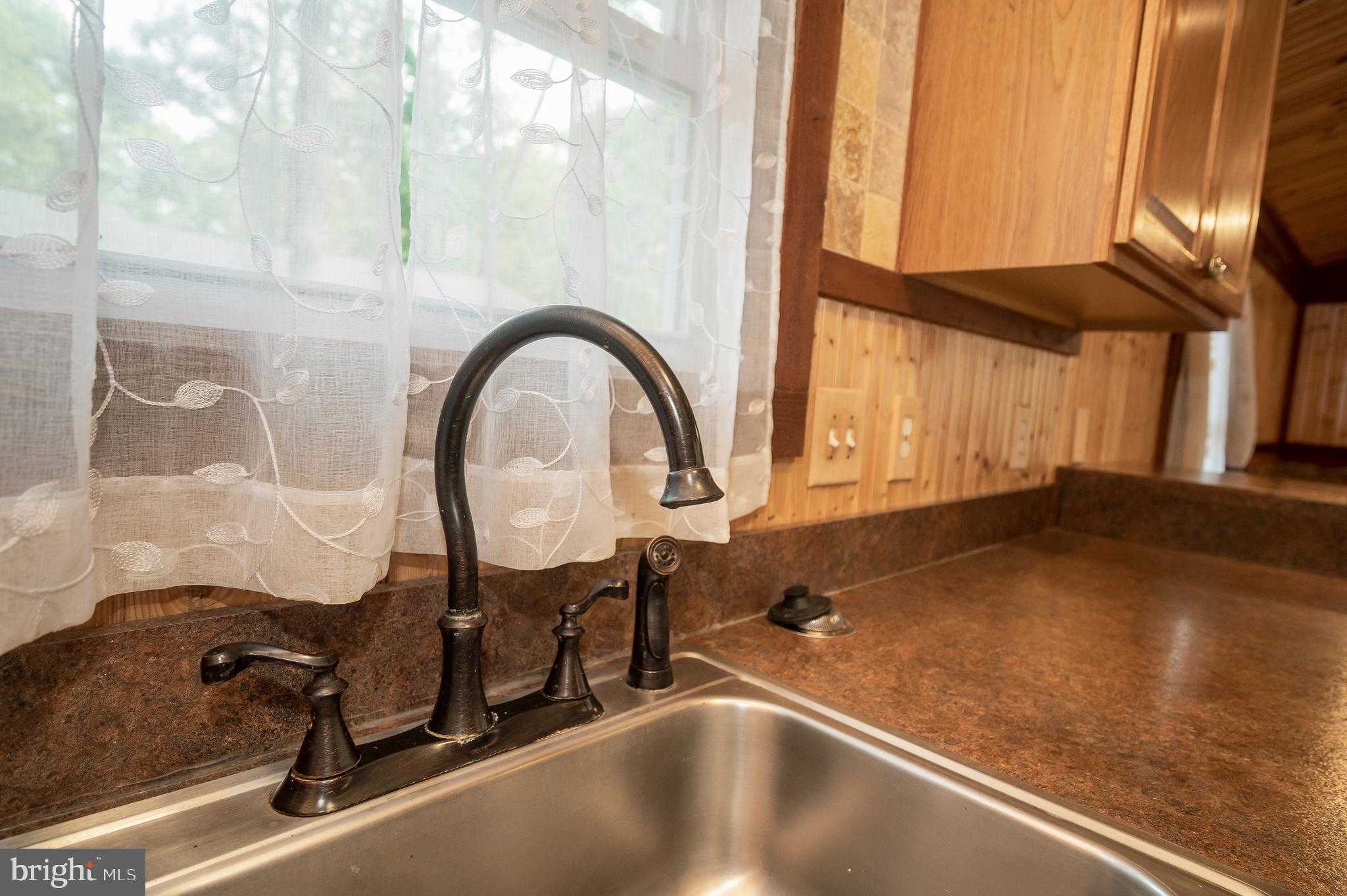 4239 Lakeview Parkway Locust Grove, VA 22508 - Photo 23 of 65 a bathroom with a sink a mirror and a bathtub